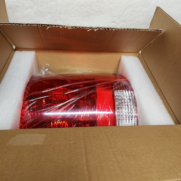 Right Tail Light Passenger Side vehicle part See Pictures For all information. - Picture 2 of 11